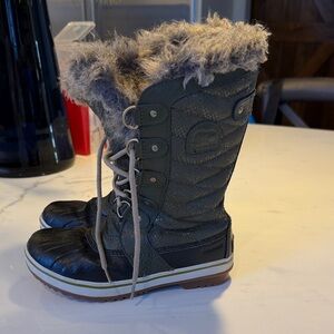 Sorel Like-New Black and Army Green Winter Boots with Faux Fur (worn once)